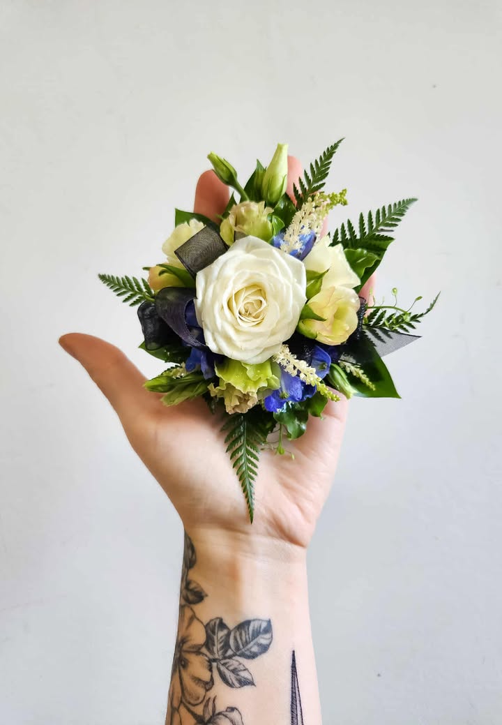 Corsage - Elastic Wrist