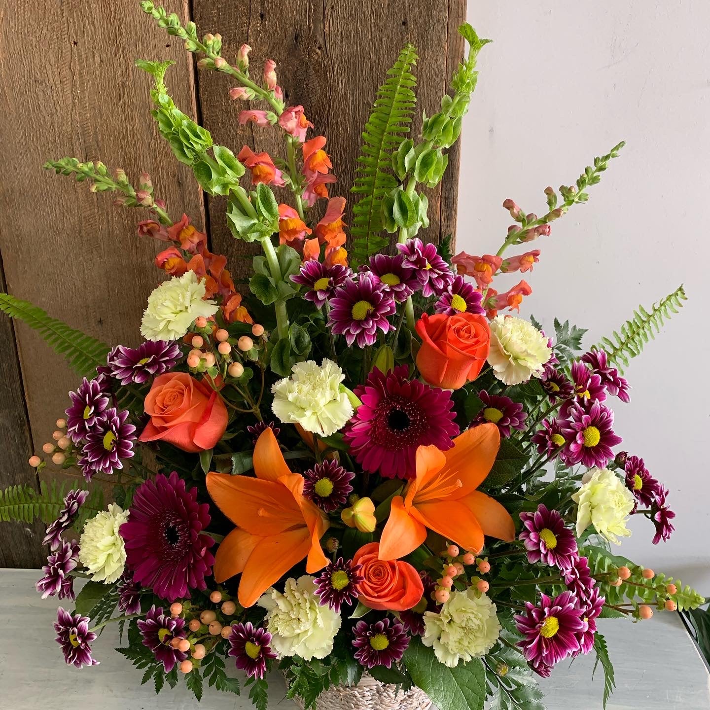 Traditional Style Sympathy Arrangement (Medium)