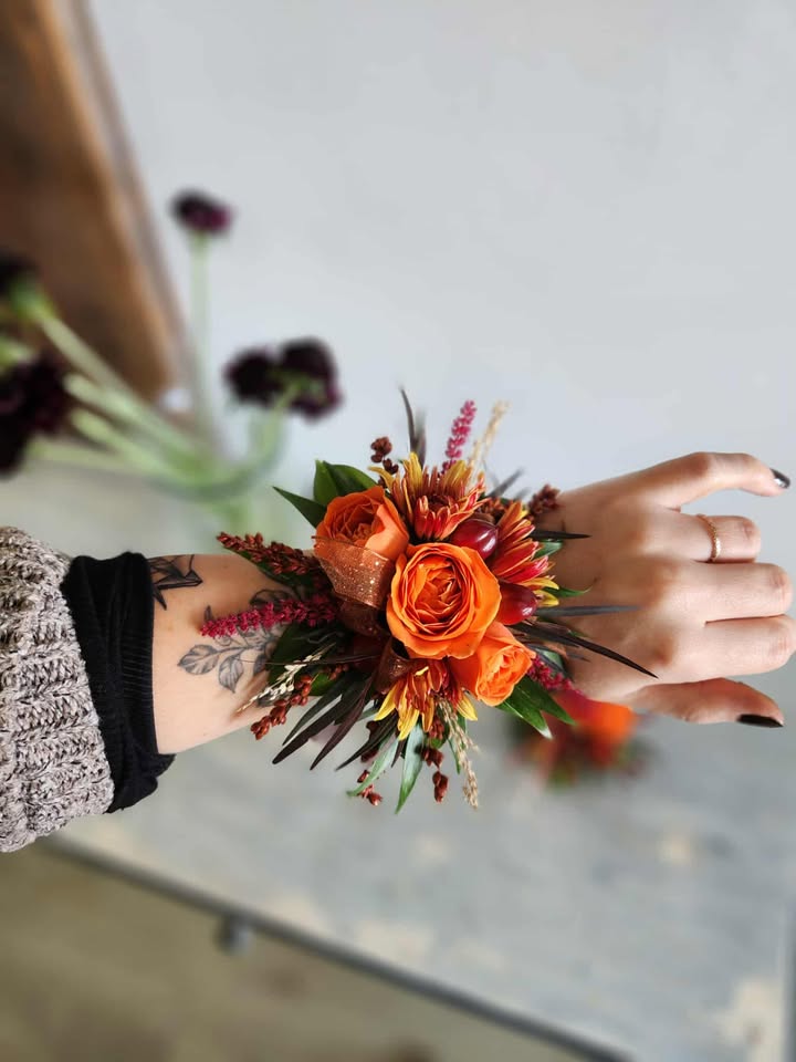 Corsage - Elastic Wrist