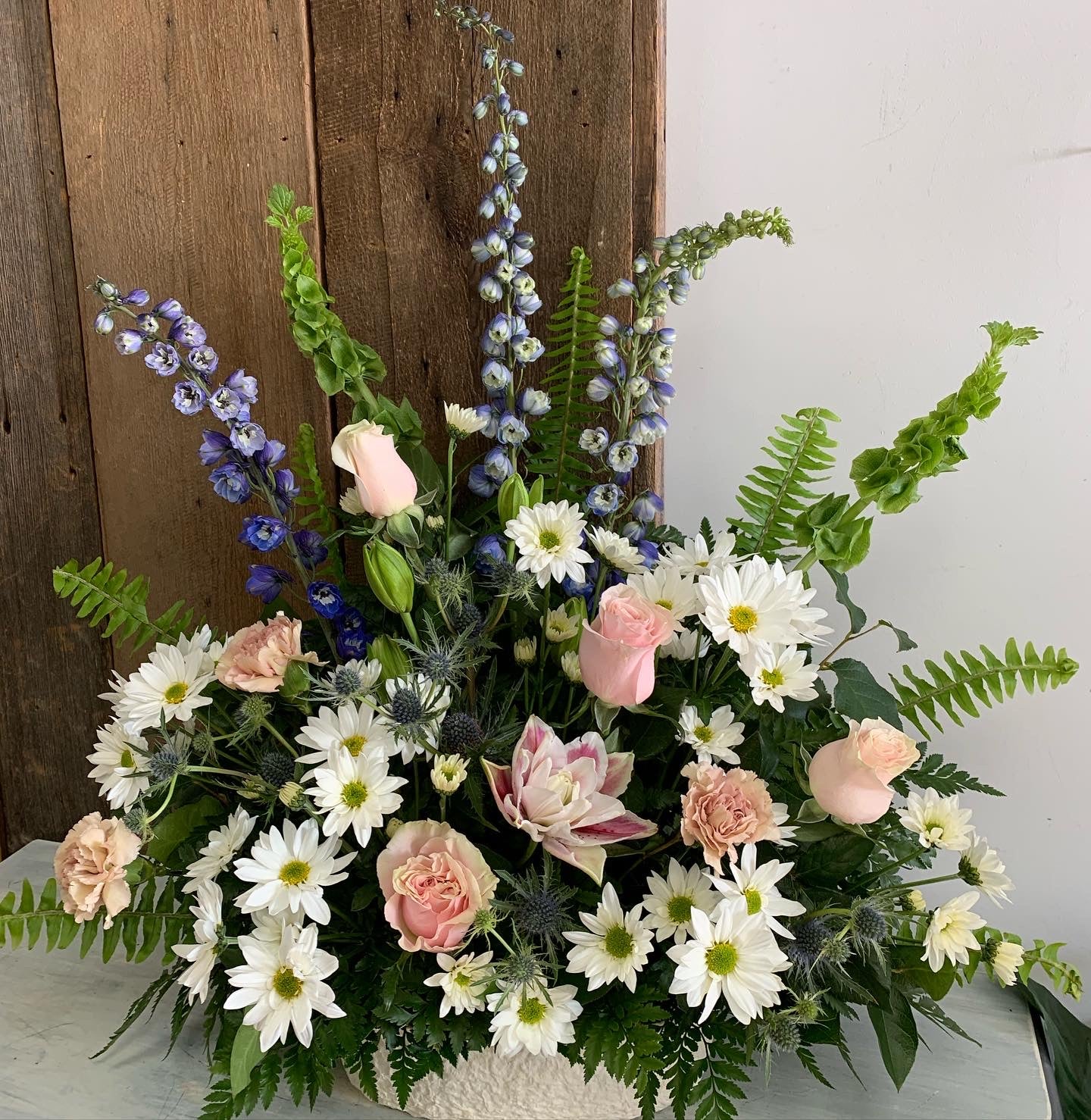 Traditional Style Sympathy Arrangement (Medium)