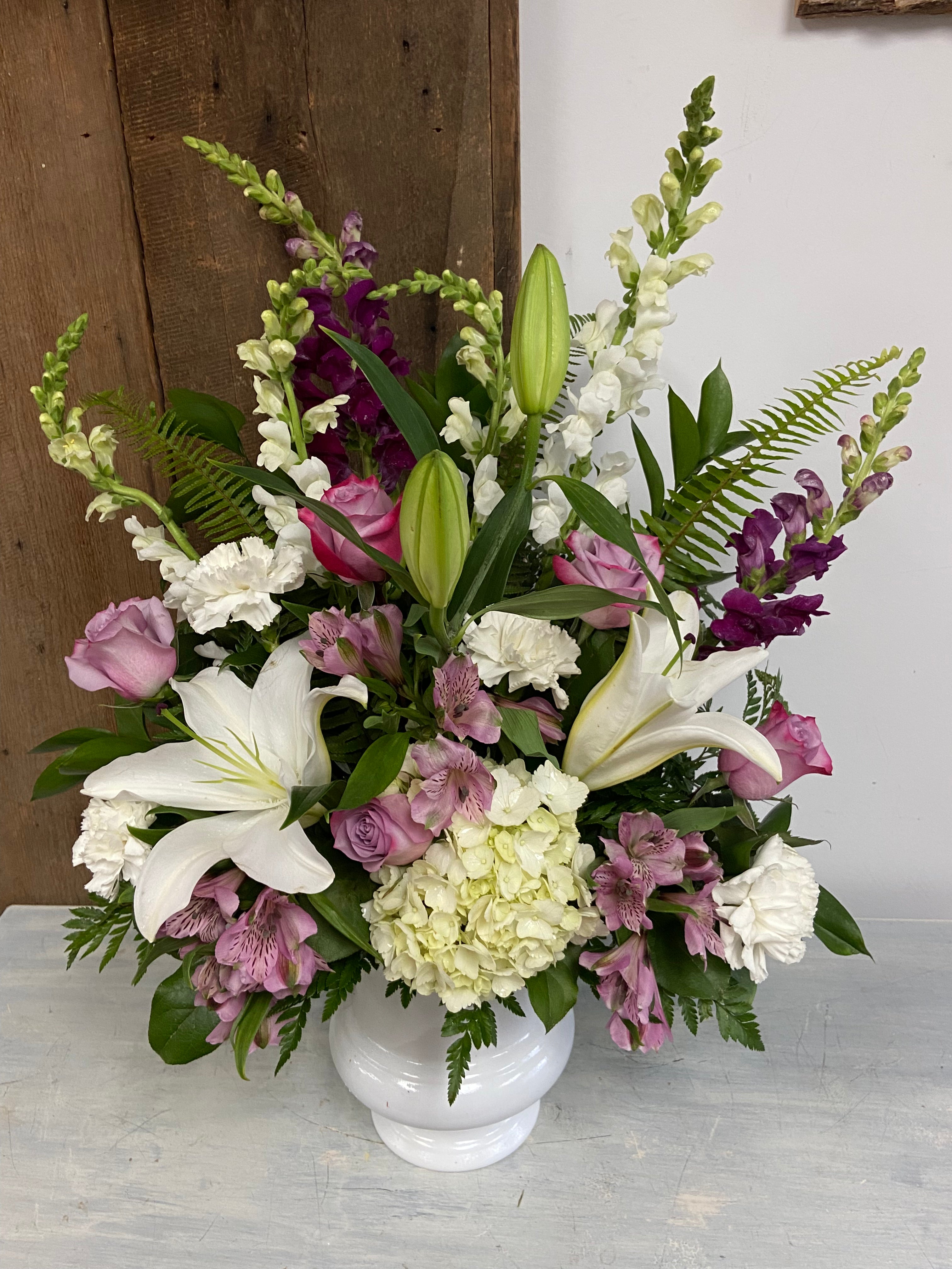 Traditional Style Sympathy Arrangement (Large)