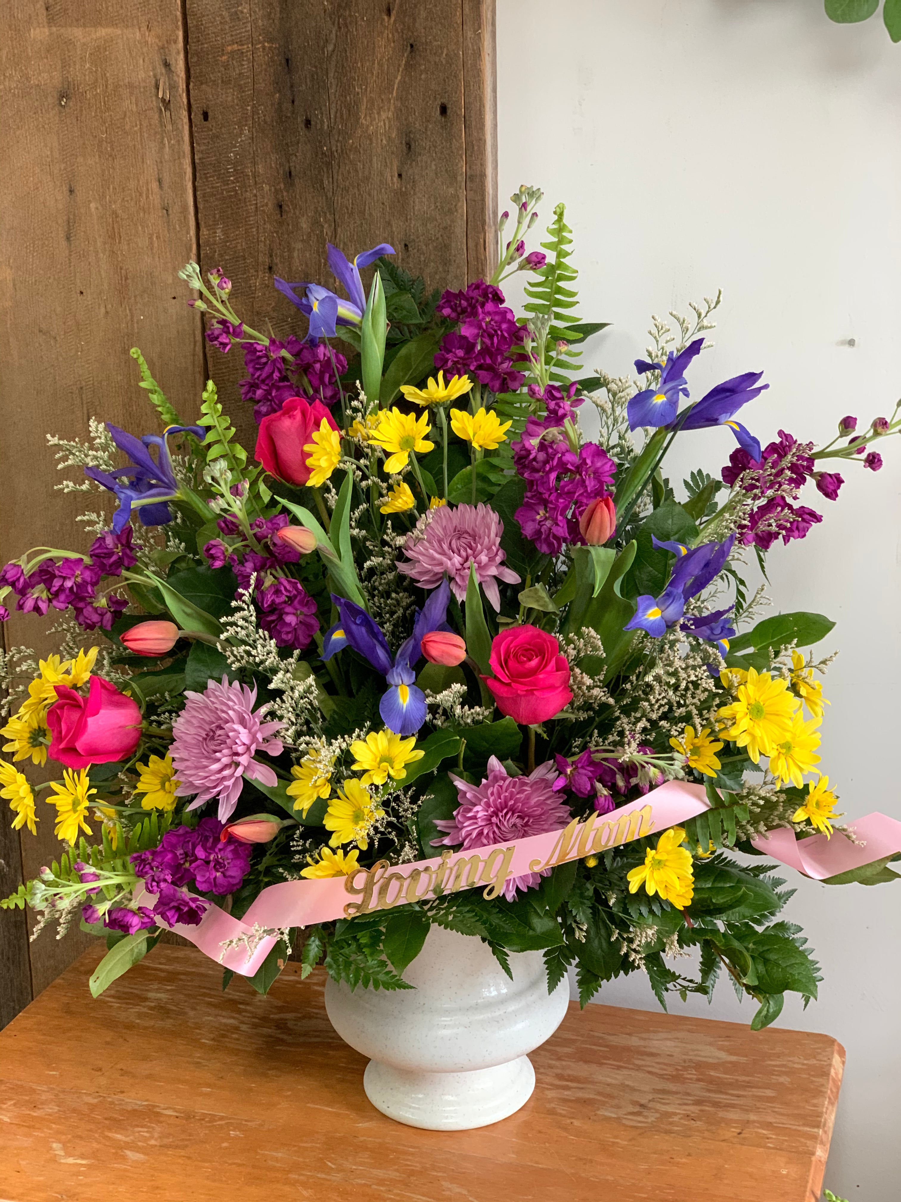 Traditional Style Sympathy Arrangement (Medium)